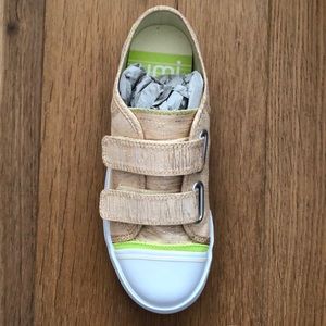 Girls shoes